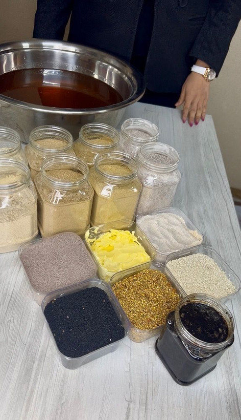 معجون درمانی برای افزایش وزن کلحر طب سنتی هندی و ایرانی ترکیب16 گیاه +10 گرم ژل رویال +عسل گون